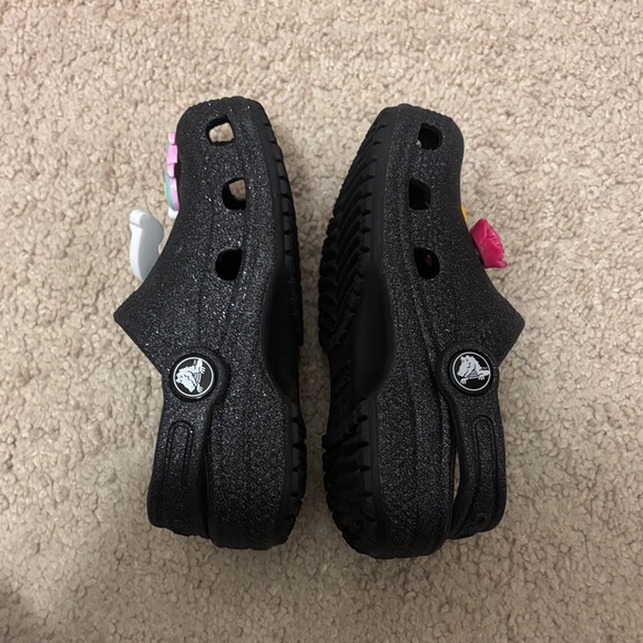 CROCS Kids Black Glitter Sandals with Charms - Picture 4 of 8